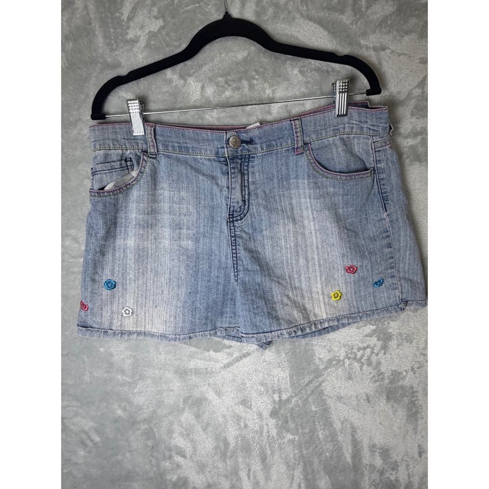 Nastia Shorts Women superwomen 18.5 Plus Light Blue Floral Embroidered Y2K